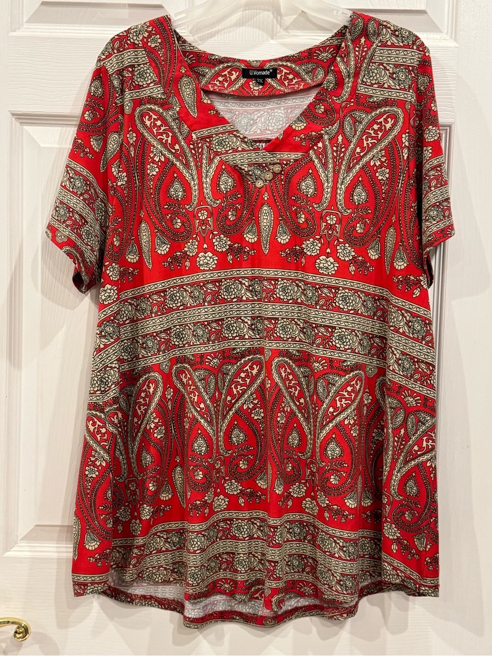U. Vomade Red Paisley V-Neck Tunic Top